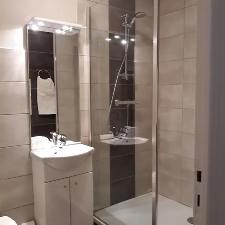 La Caravelle 2* Риом