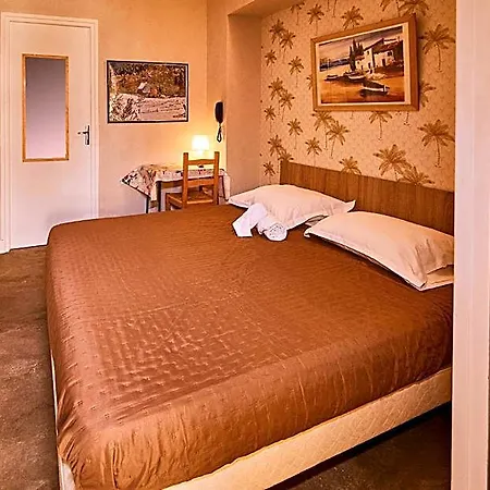 La Caravelle 2* Riom